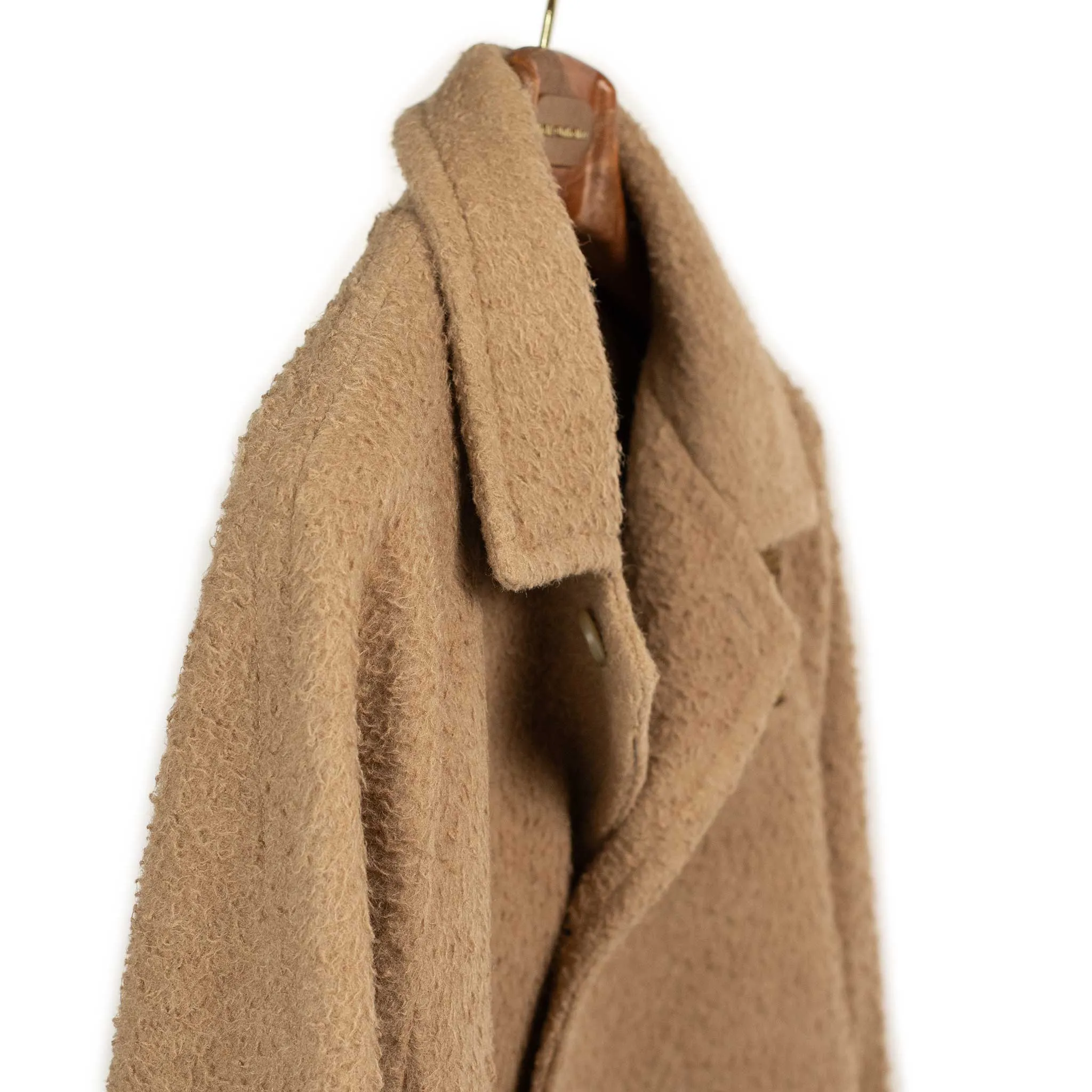 Vittorio raglan coat in beige casentino camelhair wool